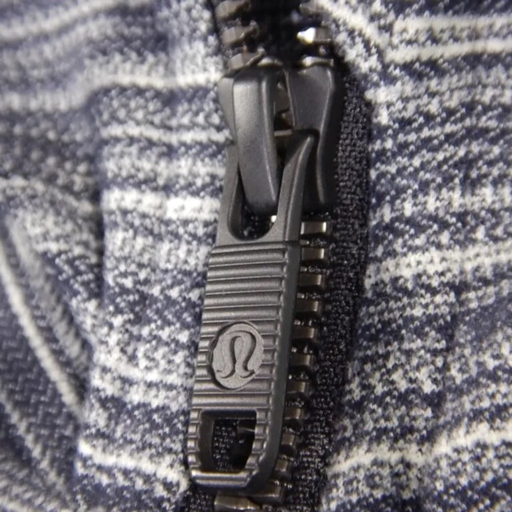 Nwot Lululemon Define Hooded Jacket - image 6